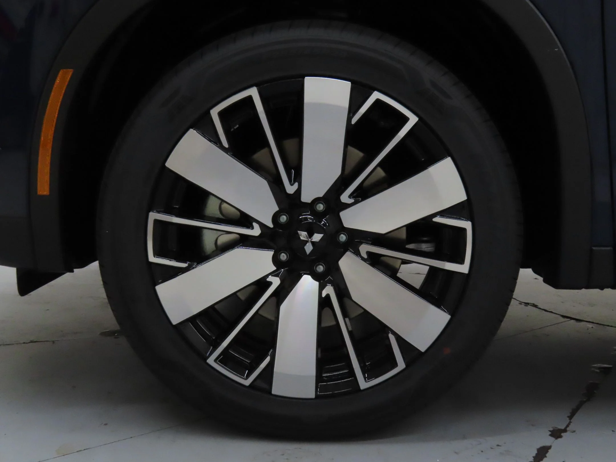2025 Mitsubishi Outlander SE - Photo 28