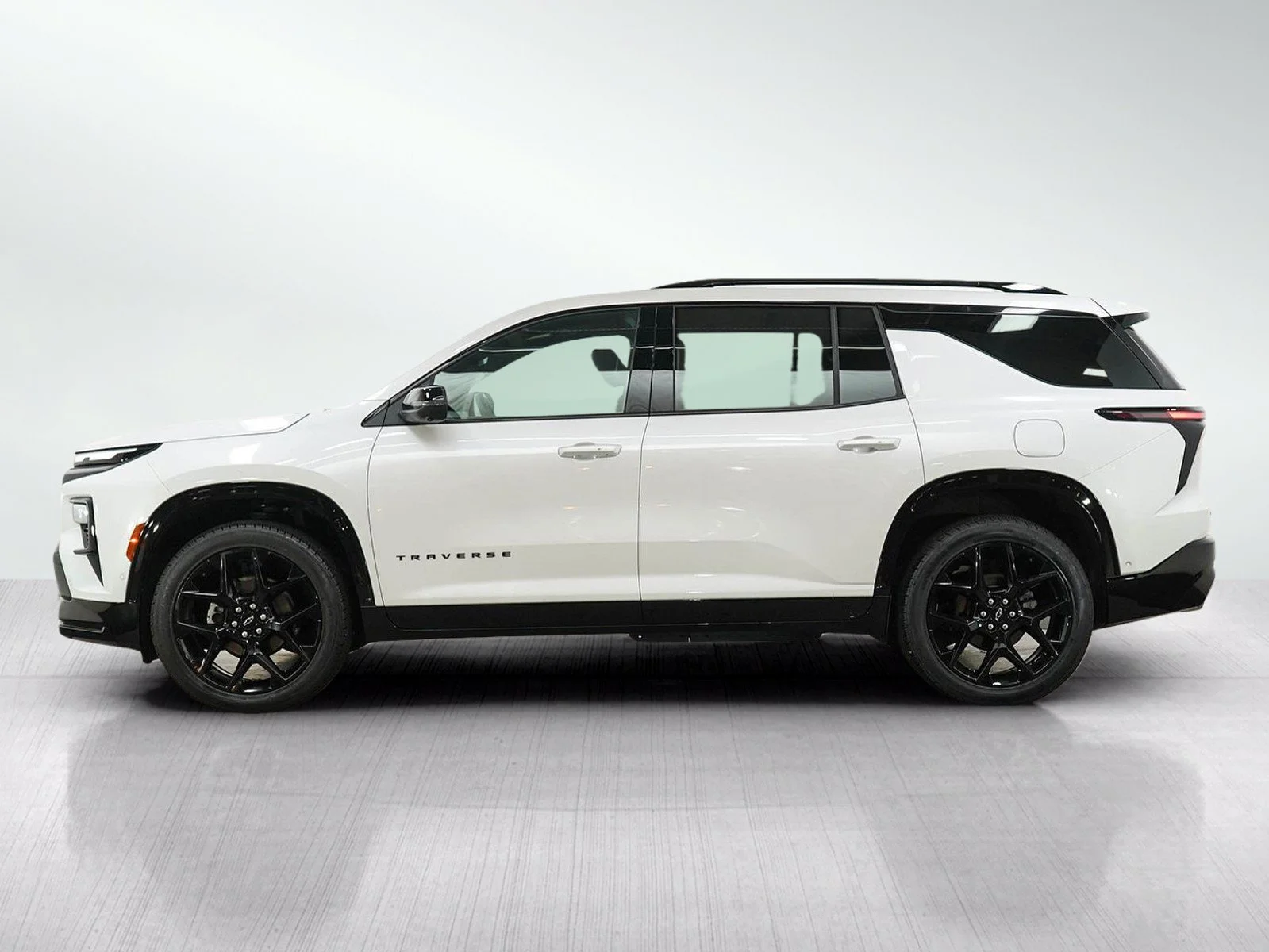 Used 2024 Chevrolet Traverse RS with VIN 1GNEVLKS2RJ141402 for sale in Wayzata, Minnesota