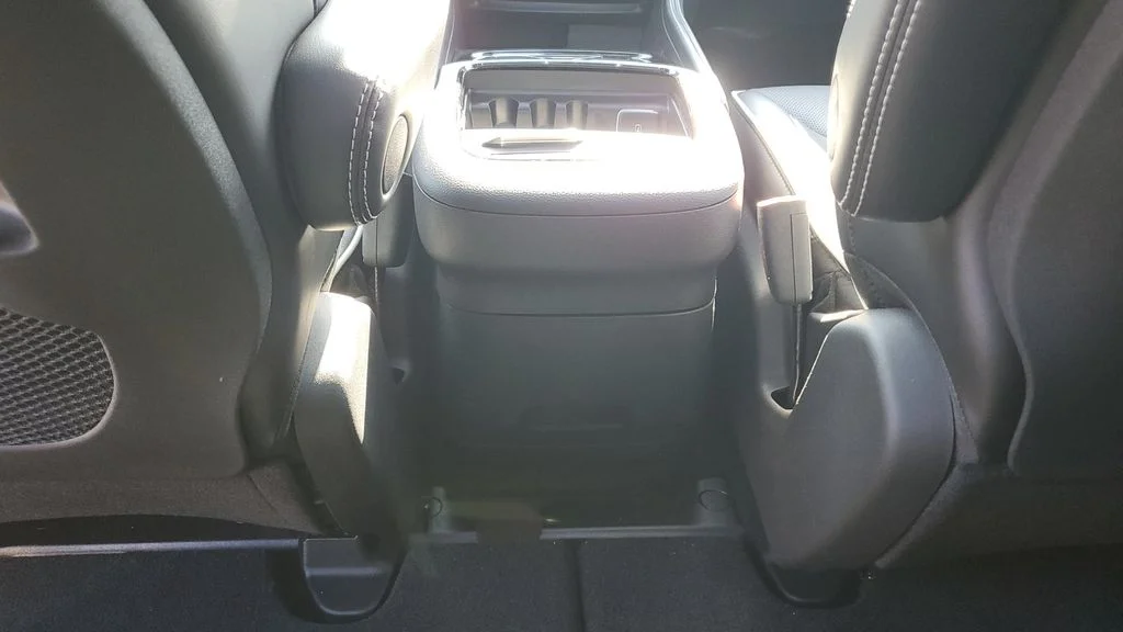 Used 2025 White Chrysler Limited image 14