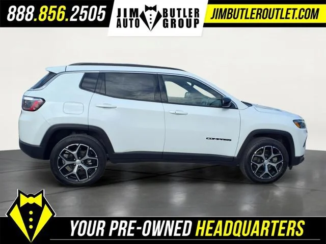 Used 2024  Jeep Latitude image 24