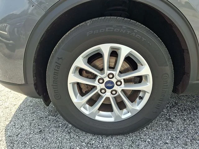 Used 2022 Gray Ford SE image 29