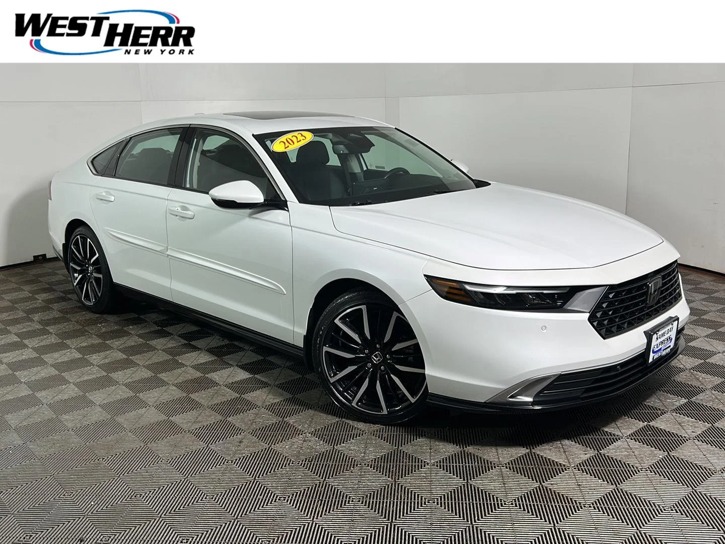 Used 2023 Platinum White Pearl Honda Touring image 1