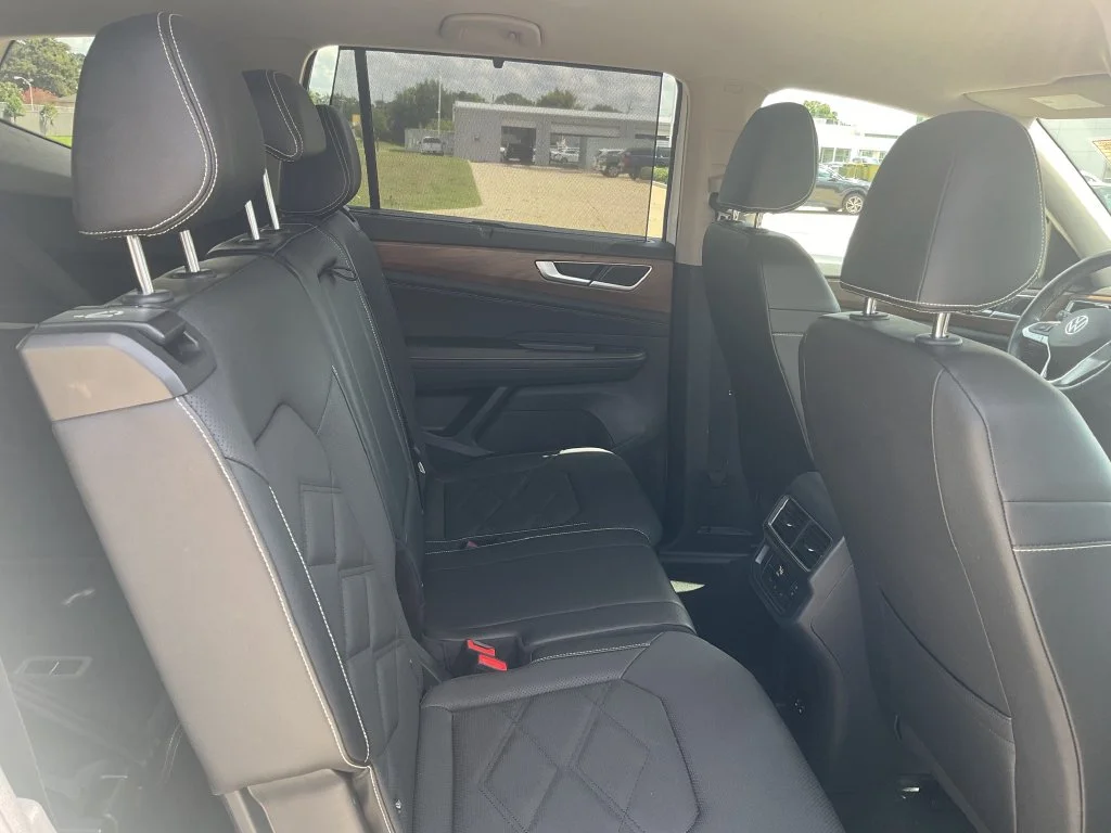 Used 2025 White Volkswagen 2.0T SE w/Technology image 18