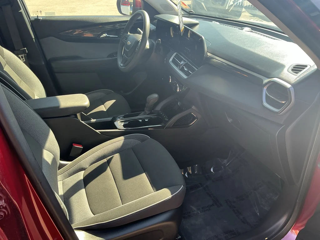 Used 2025 Crimson Metallic Chevrolet LT image 13