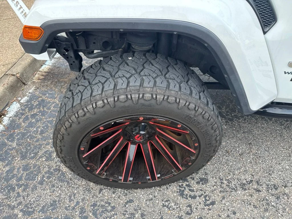 Used 2020 White/off-white Jeep Unlimited Sahara image 2
