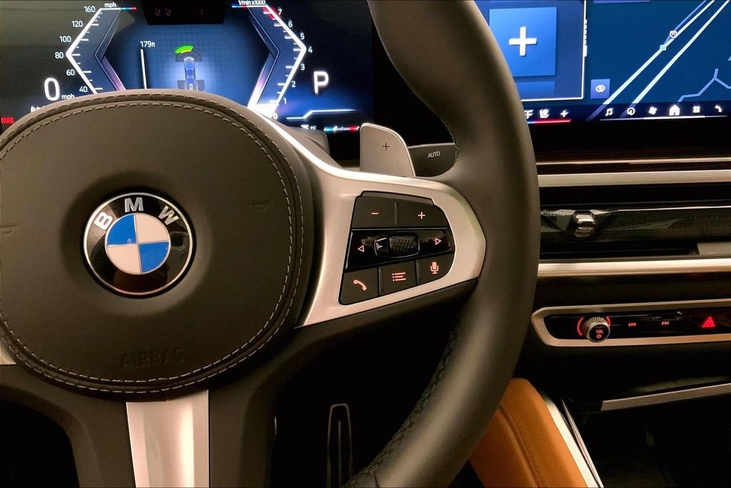 Used 2026 Manhattan Green Metallic BMW  image 19