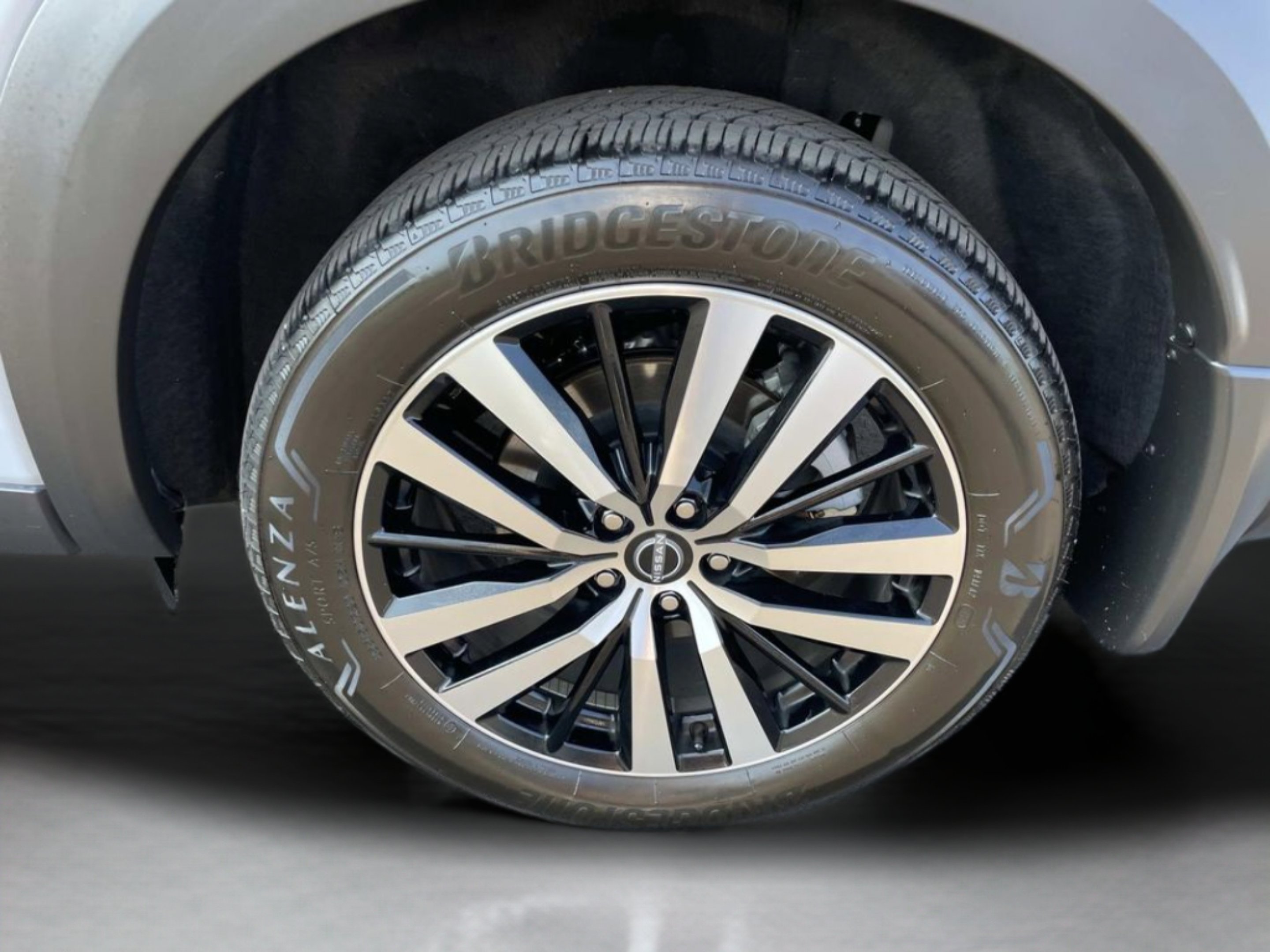 Used 2025 Gray Nissan Platinum image 8