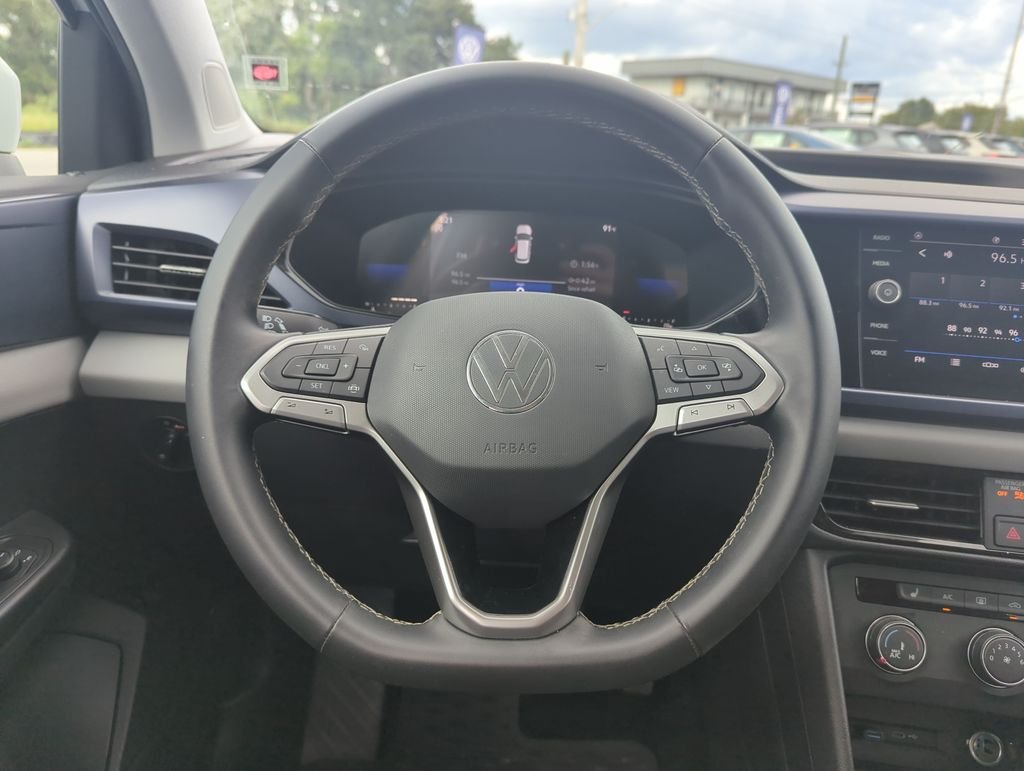 Used 2022 White Volkswagen 1.5T SE image 17
