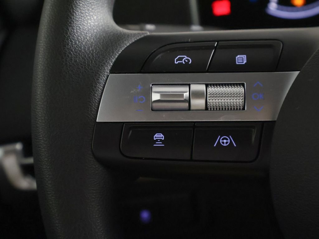 Used 2025 Blue Hyundai SE image 33