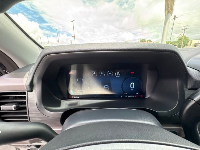 Used 2025 Silver Ford XLT image 16