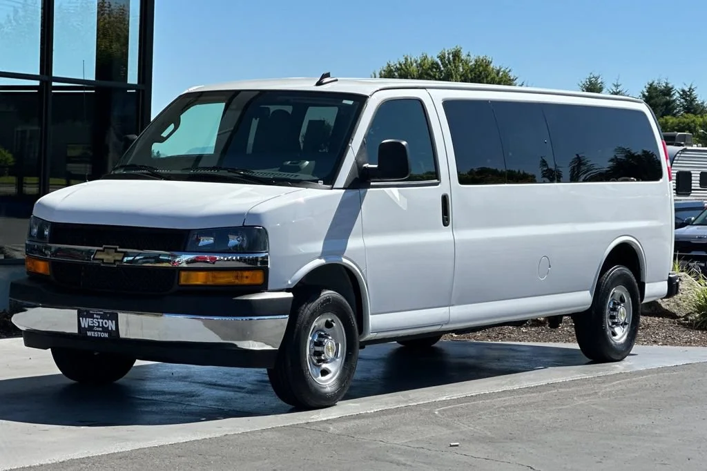 2024 Chevrolet Express Passenger LT - Photo 8