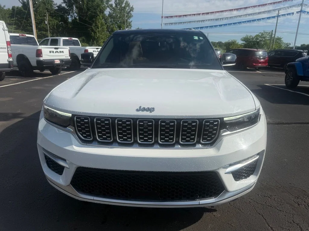 Used 2022 White Jeep Summit image 3