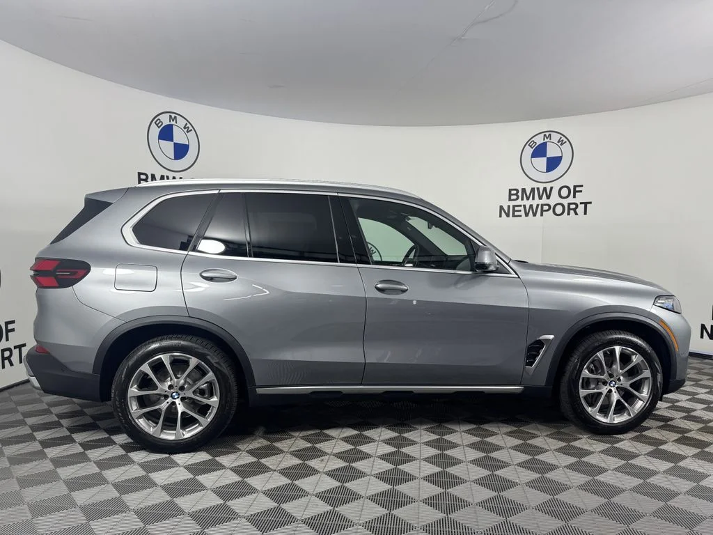 New 2026 Gray BMW xDrive40i image 5