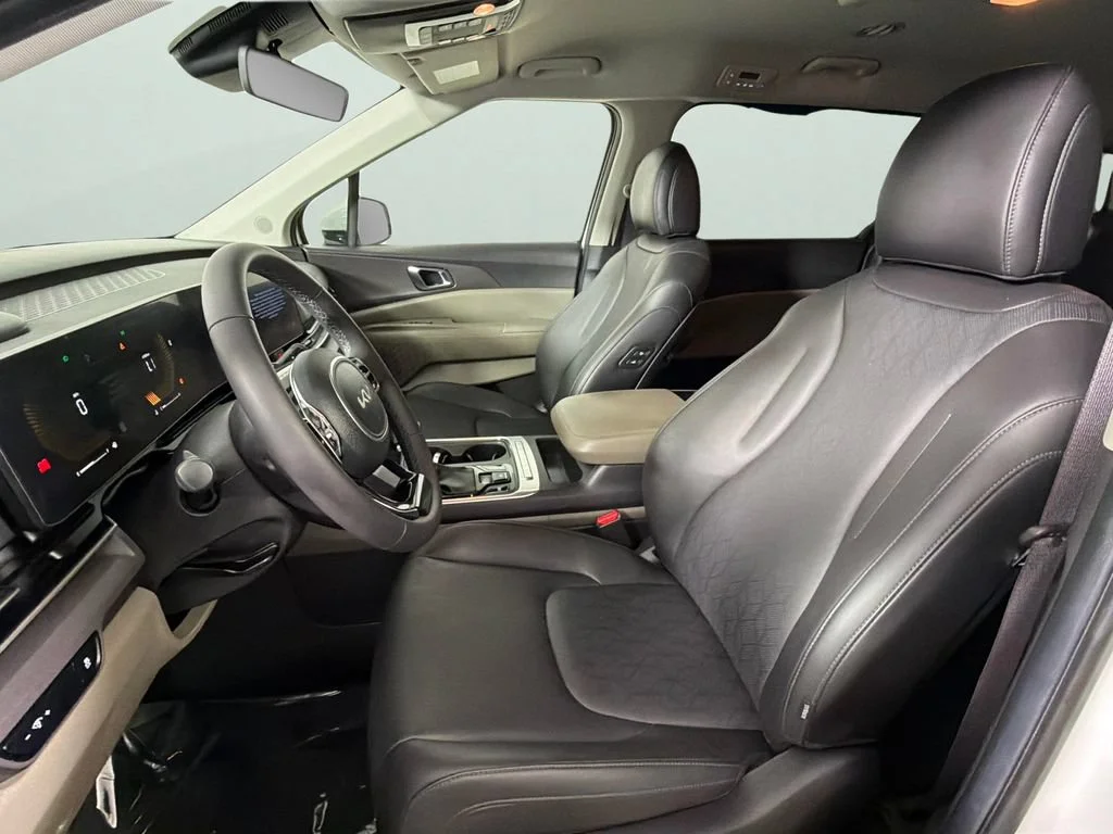 Used 2025 White Kia EX image 17