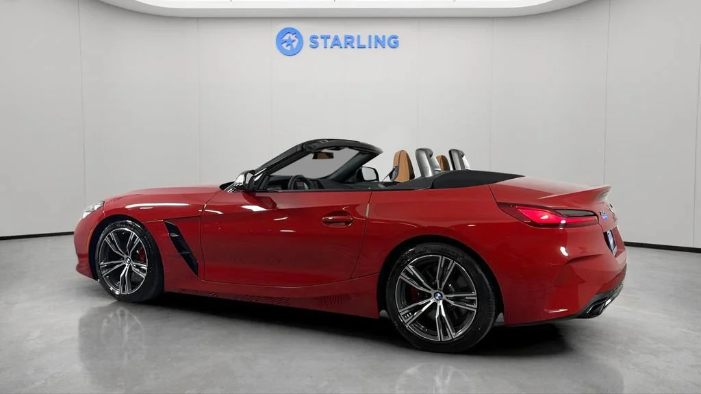 Used 2021  BMW sDriveM40i image 4