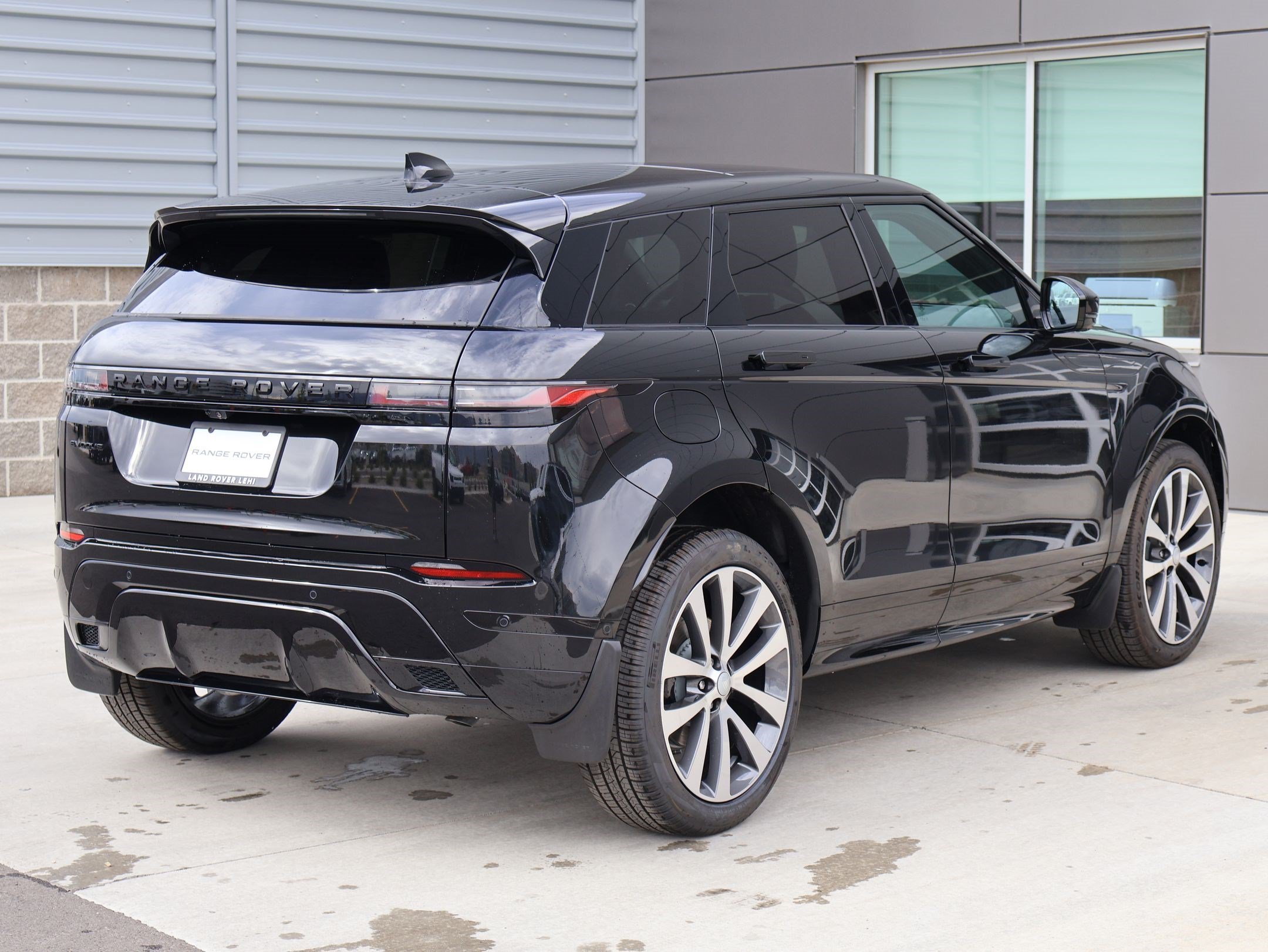 New 2026 Santorini Black LAND ROVER Hoxton Edition image 5