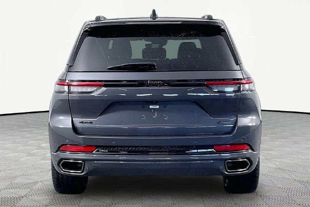 Used 2025 Gray Jeep Summit image 5