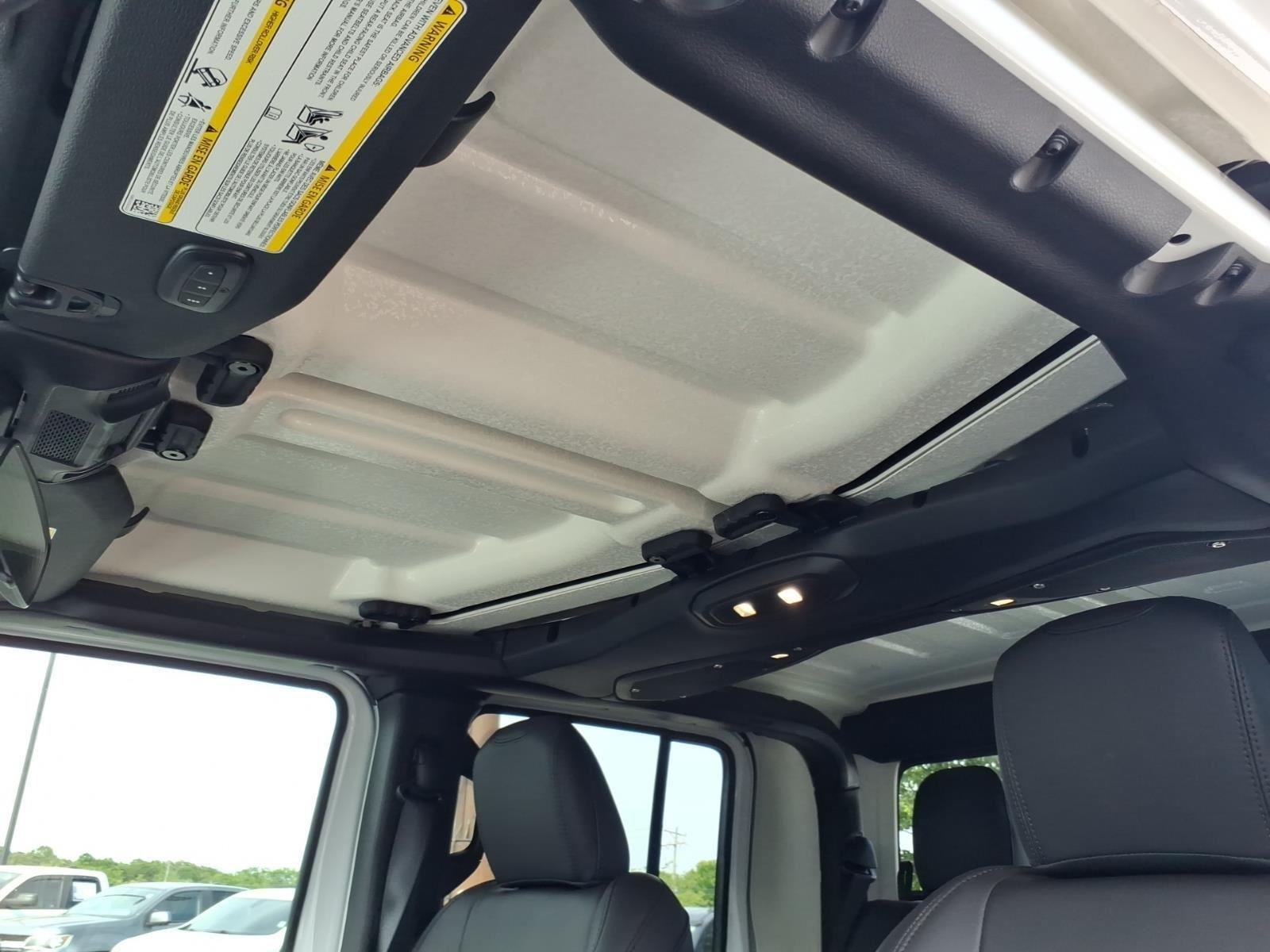 New 2026 Bright White Clear-Coat Exterior Paint Jeep Sahara image 6