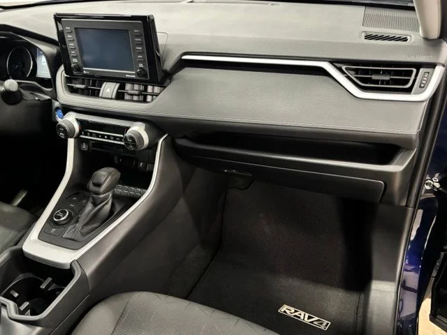 Used 2022  Toyota XLE image 21