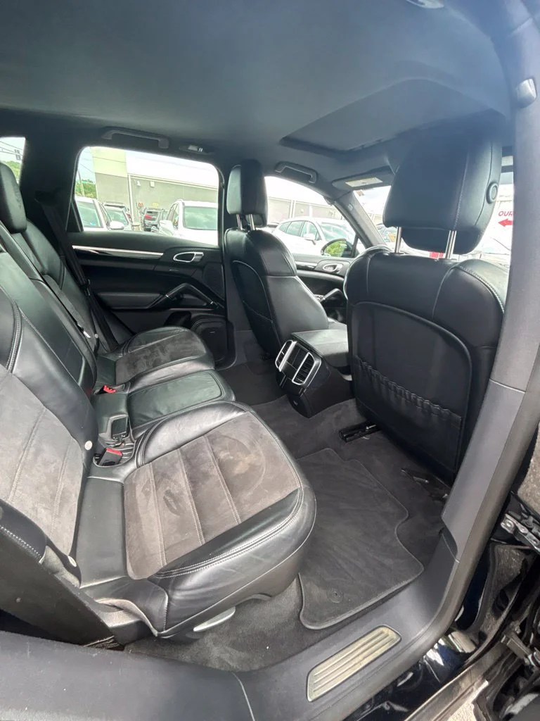 Used 2018  Porsche  image 21