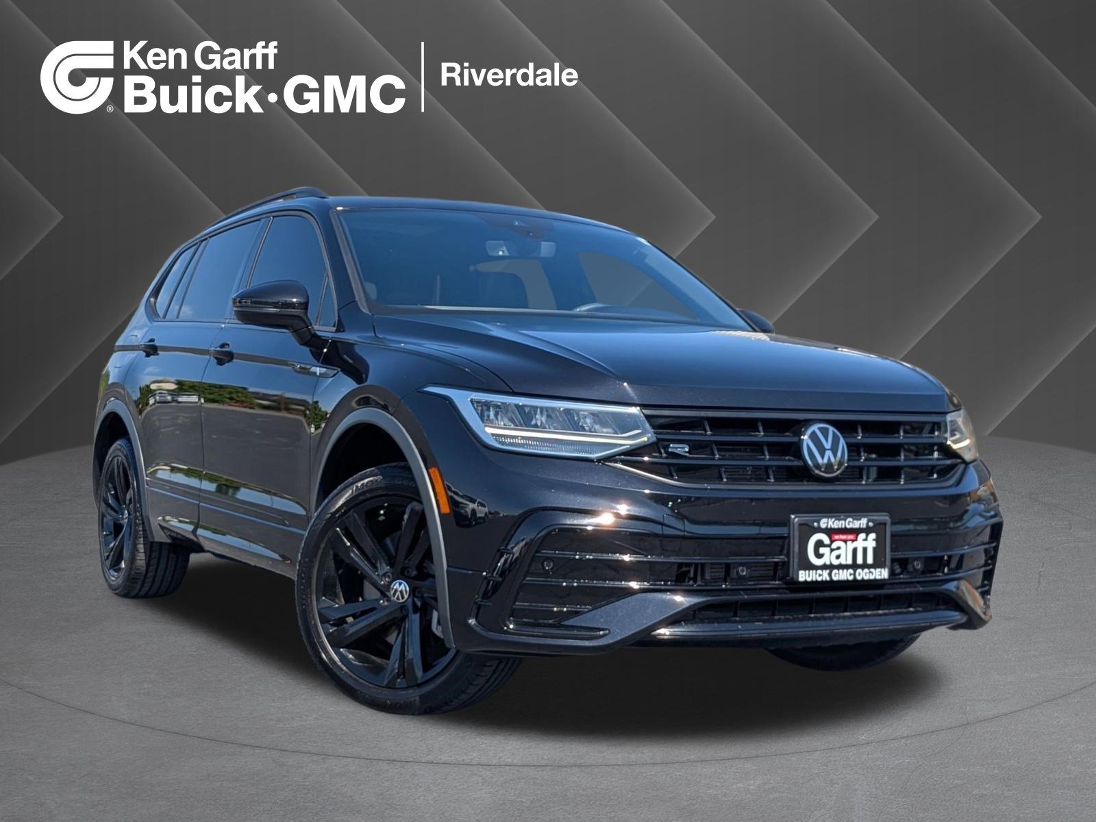 2024 Volkswagen Tiguan 2.0T SE R-Line Black 4Motion's photo