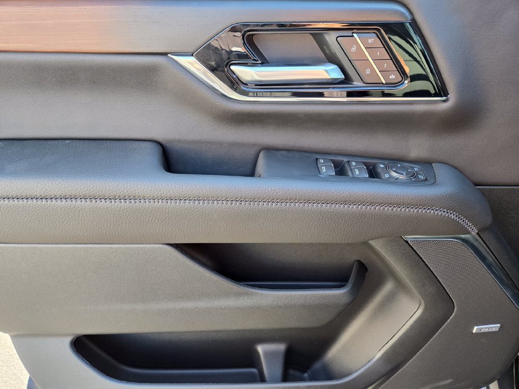 2026 GMC Yukon Denali - Photo 14