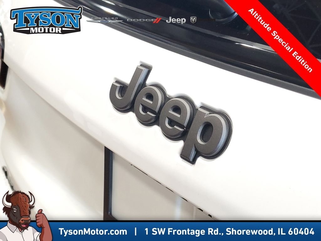 New 2026 Bright White Clear-Coat Exterior Paint Jeep Latitude image 5