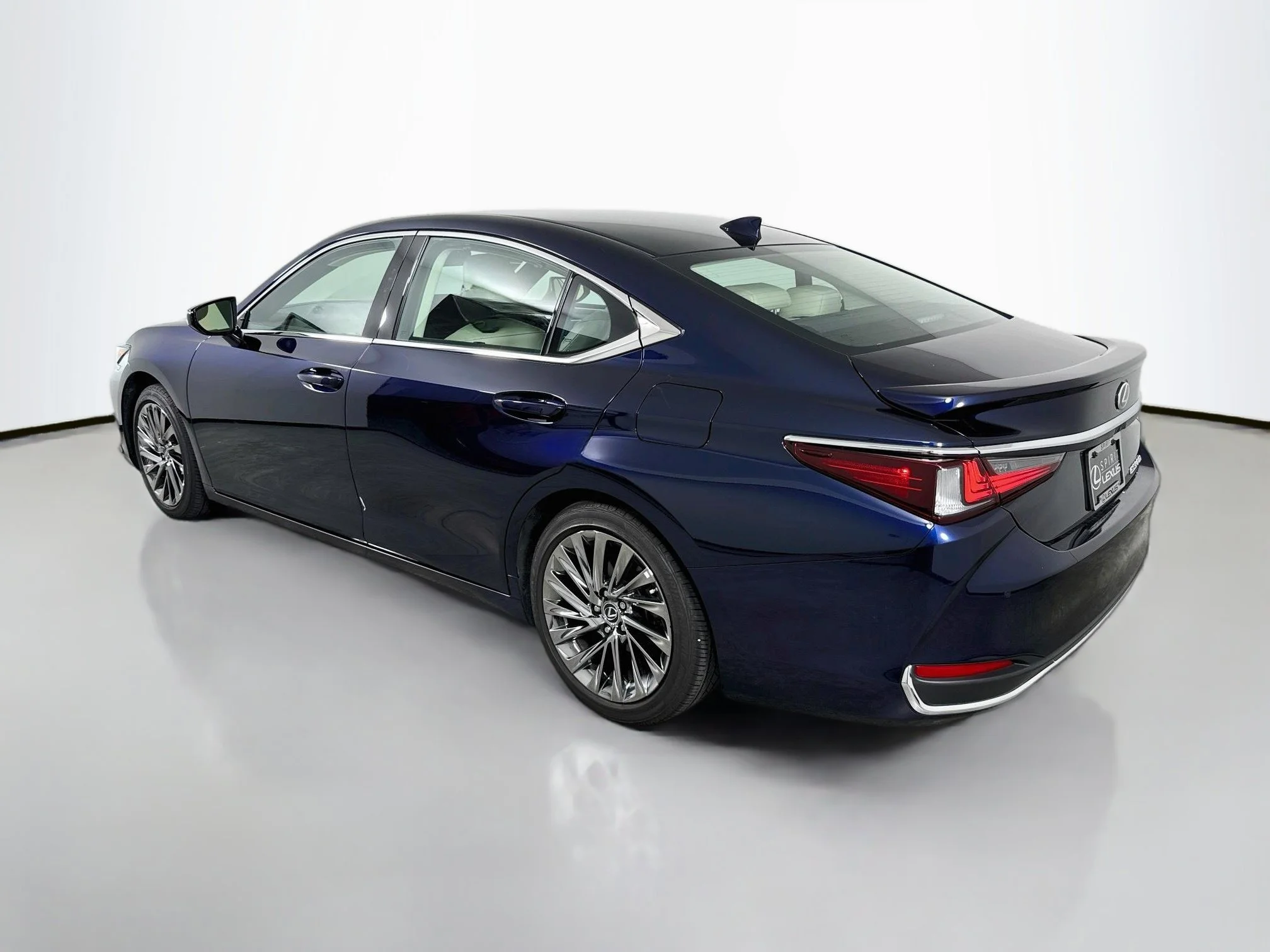 Certified Used 2025 Mica Lexus 300h Ultra Luxury image 5