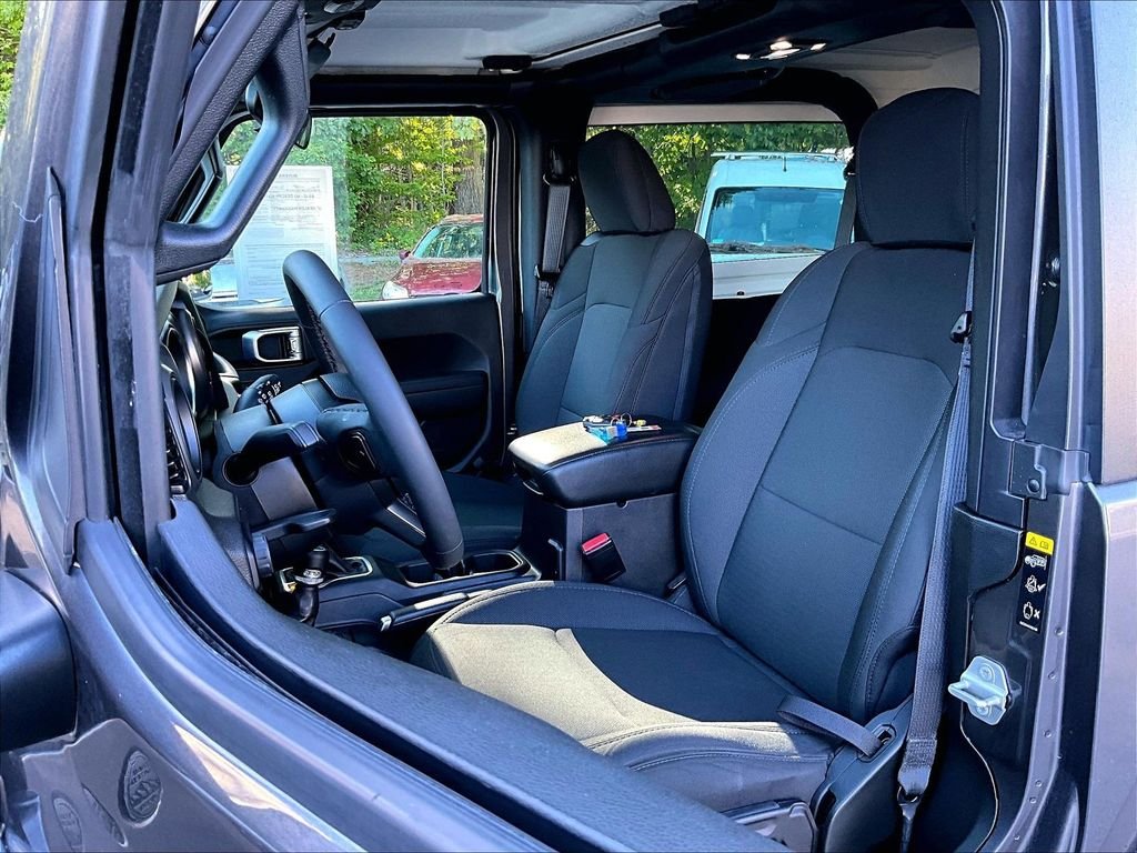 Used 2023 Granite Crystal Metallic Clearcoat Jeep Sport S image 10