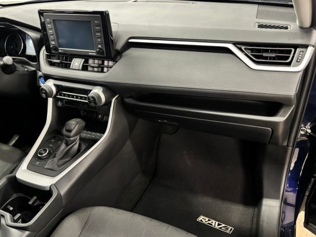 Used 2022  Toyota XLE image 21