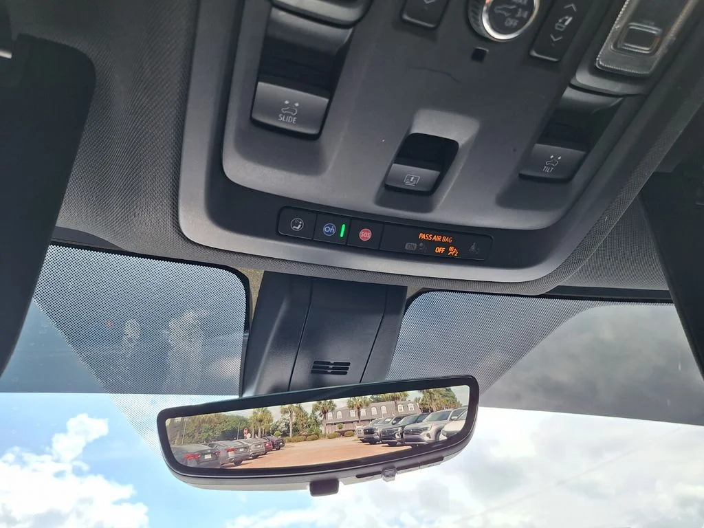 Used 2021 White Chevrolet High Country image 18