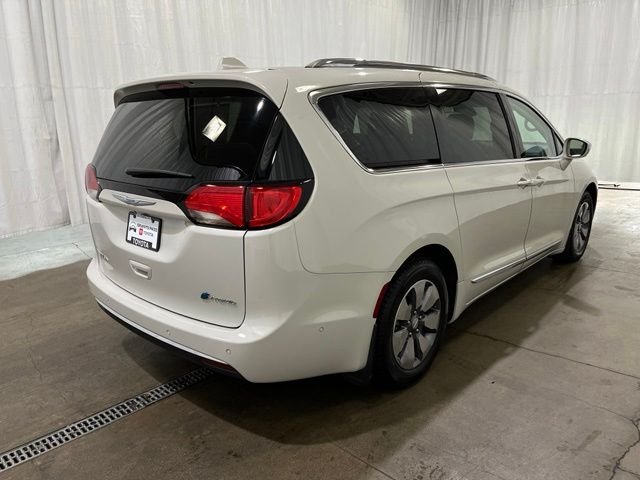 Used 2020 White Chrysler Limited image 4