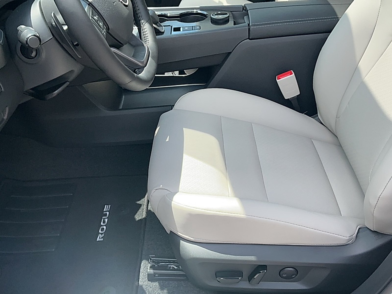New 2026 Everest White Pearl Tricoat Nissan Dark Armor image 14