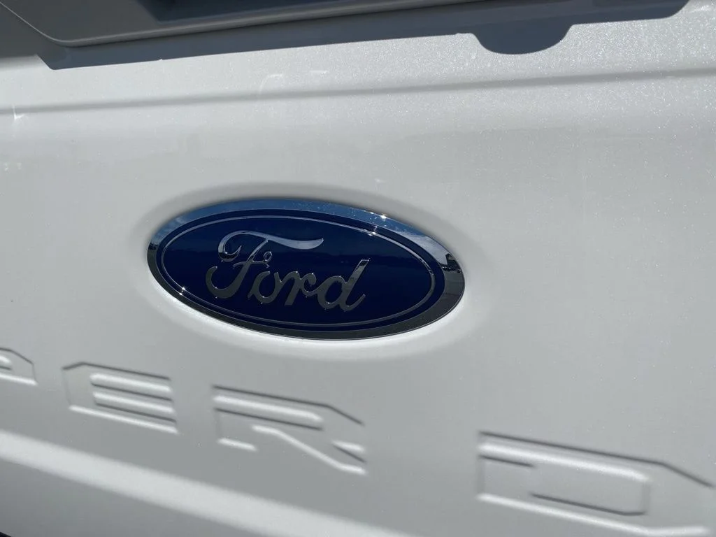 New 2026 Star White Metallic Tri-Coat Ford F-250® Lariat® image 45