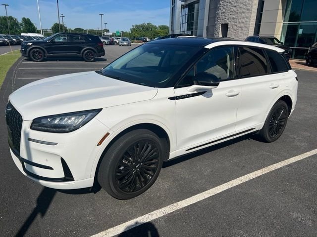 Used 2023 White Lincoln Standard image 1