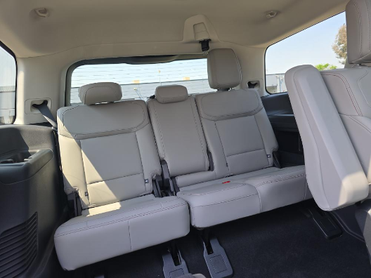 2025 Ford Expedition Active photo 3