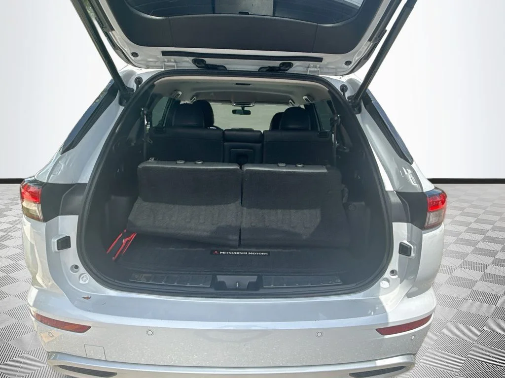 Used 2022  Mitsubishi  image 29