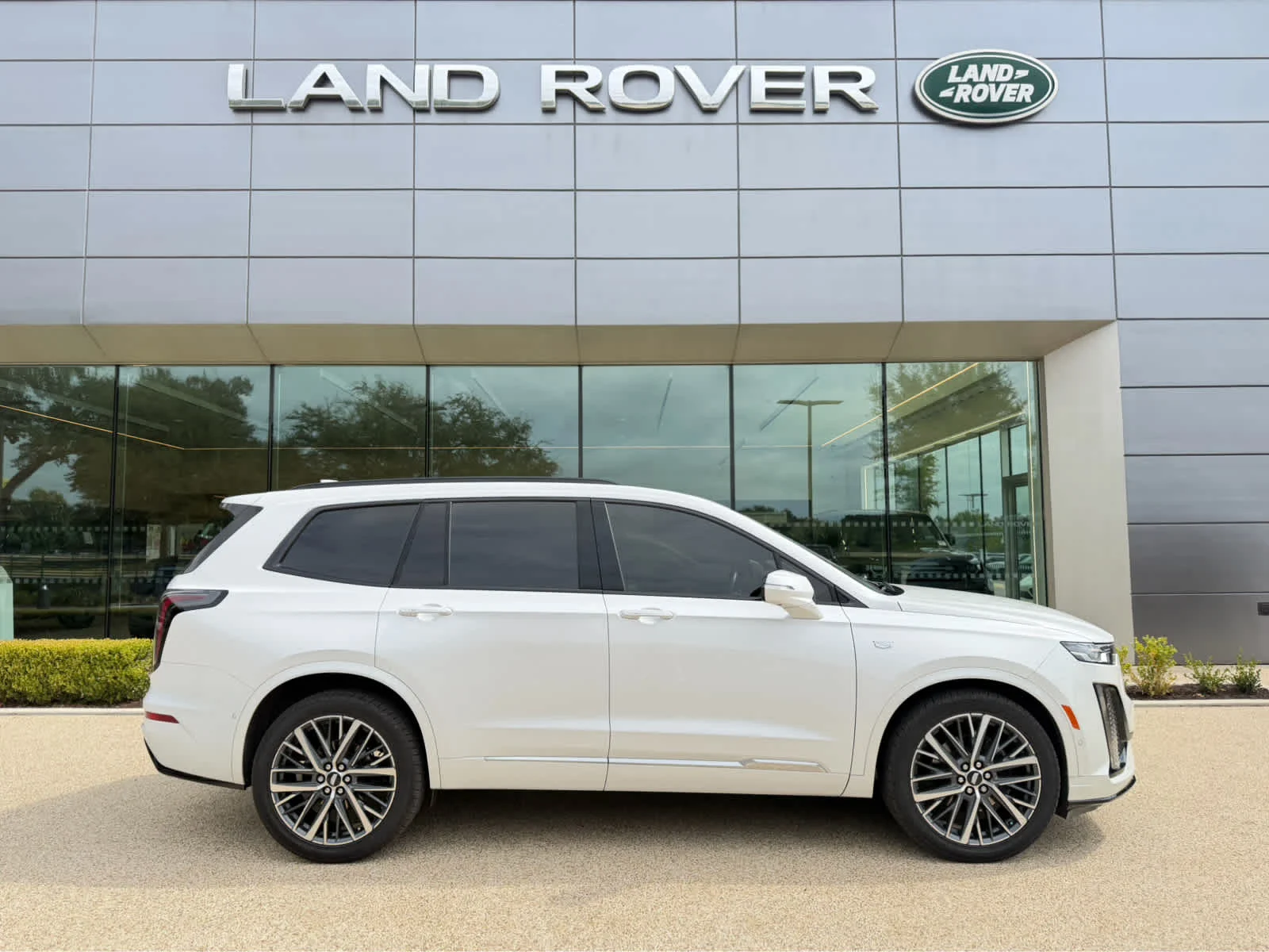 Used 2021 Crystal White Tricoat Cadillac Sport image 5