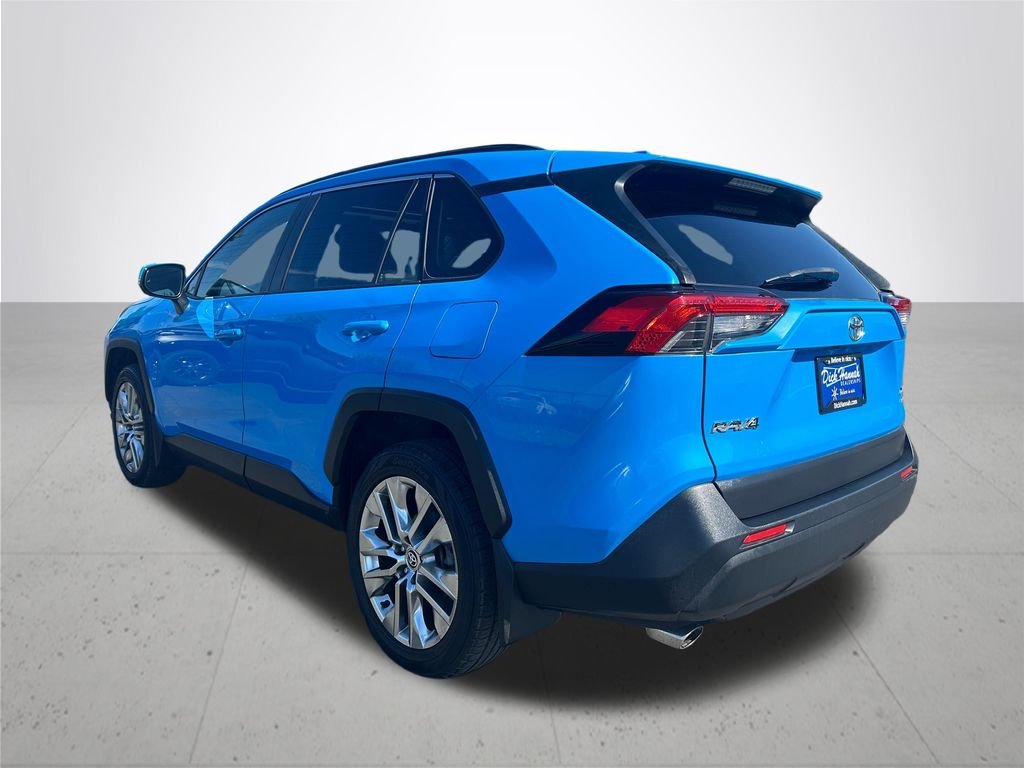 Used 2021 Blue Toyota XLE Premium image 9
