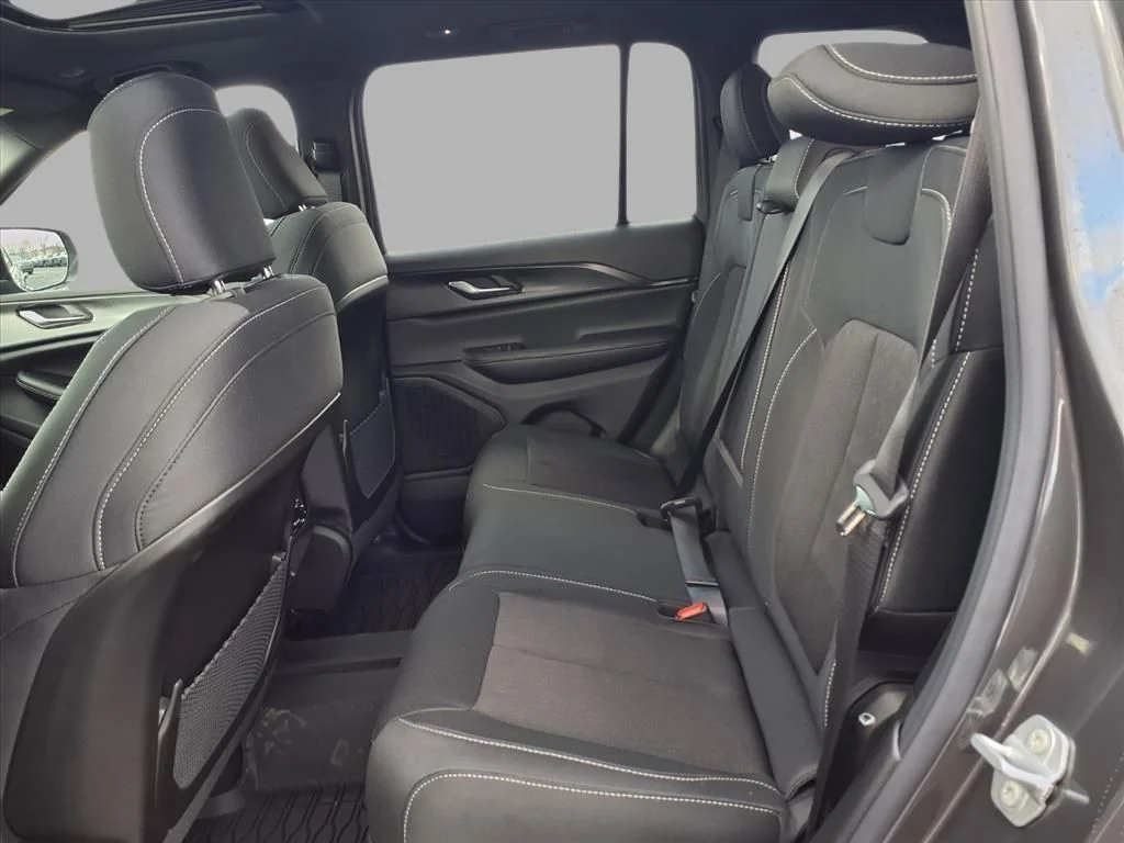 New 2025 Baltic Gray Metallic Clear-Coat Exterior Paint Jeep Laredo image 23