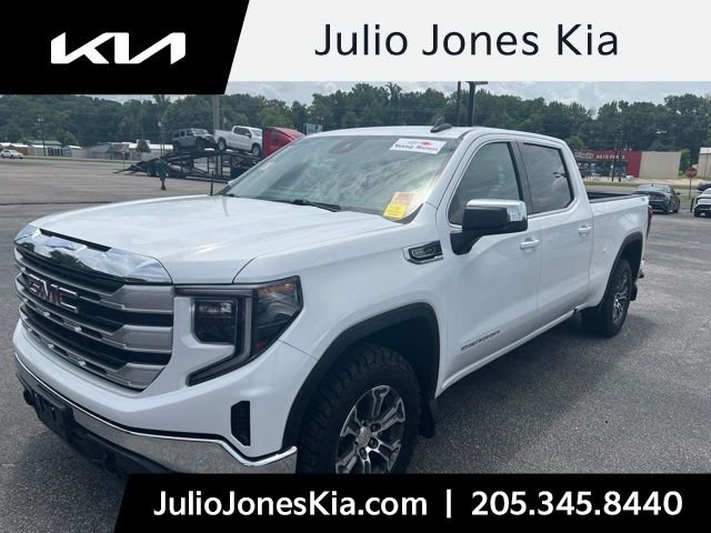 Used 2023 White GMC SLE image 1
