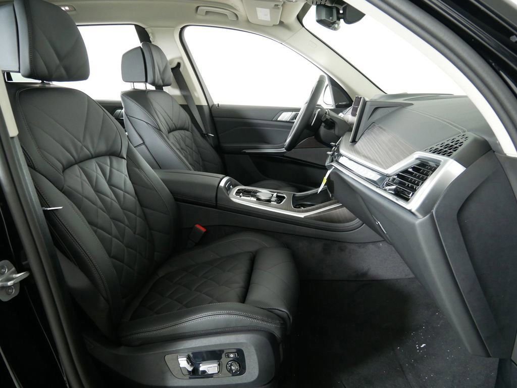 Used 2026 Black Sapphire Metallic BMW xDrive40i image 22