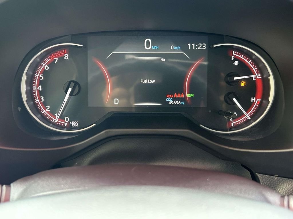 Used 2025 White Toyota XLE image 27