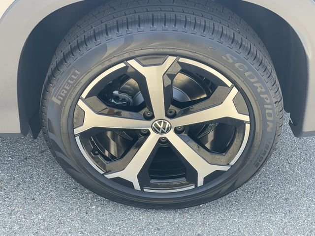 New 2026 Silver Volkswagen 2.0T SE image 30