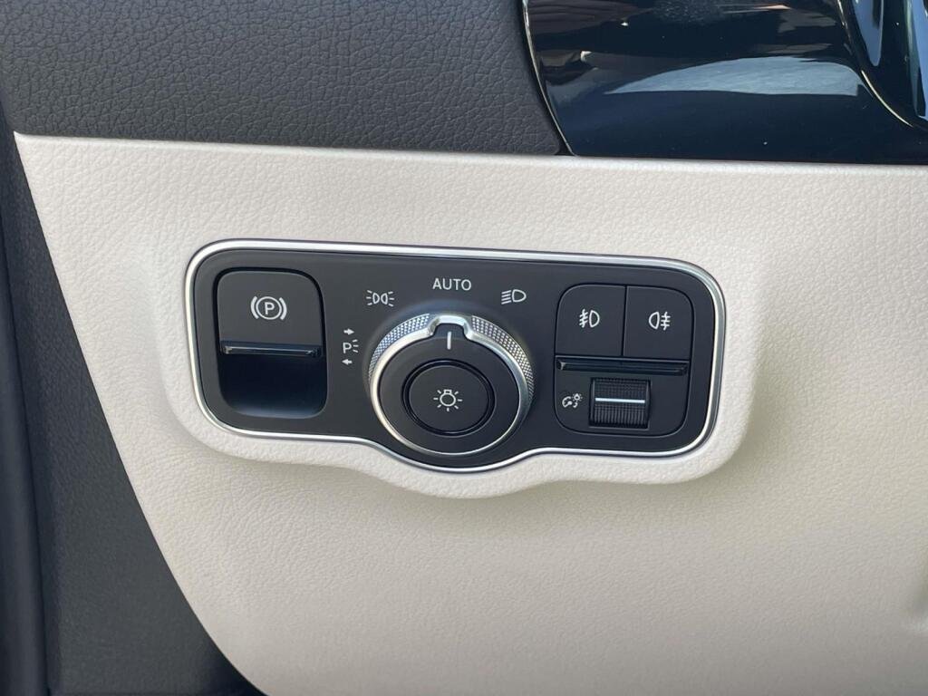 New 2026 Mountain Grey Metallic Mercedes-Benz GLA 250 image 27