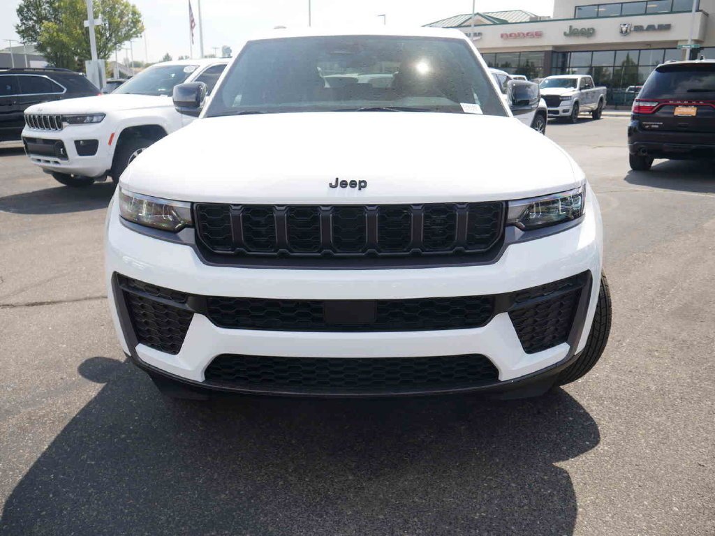 New 2026 Bright White Clear-Coat Exterior Paint Jeep Laredo image 2