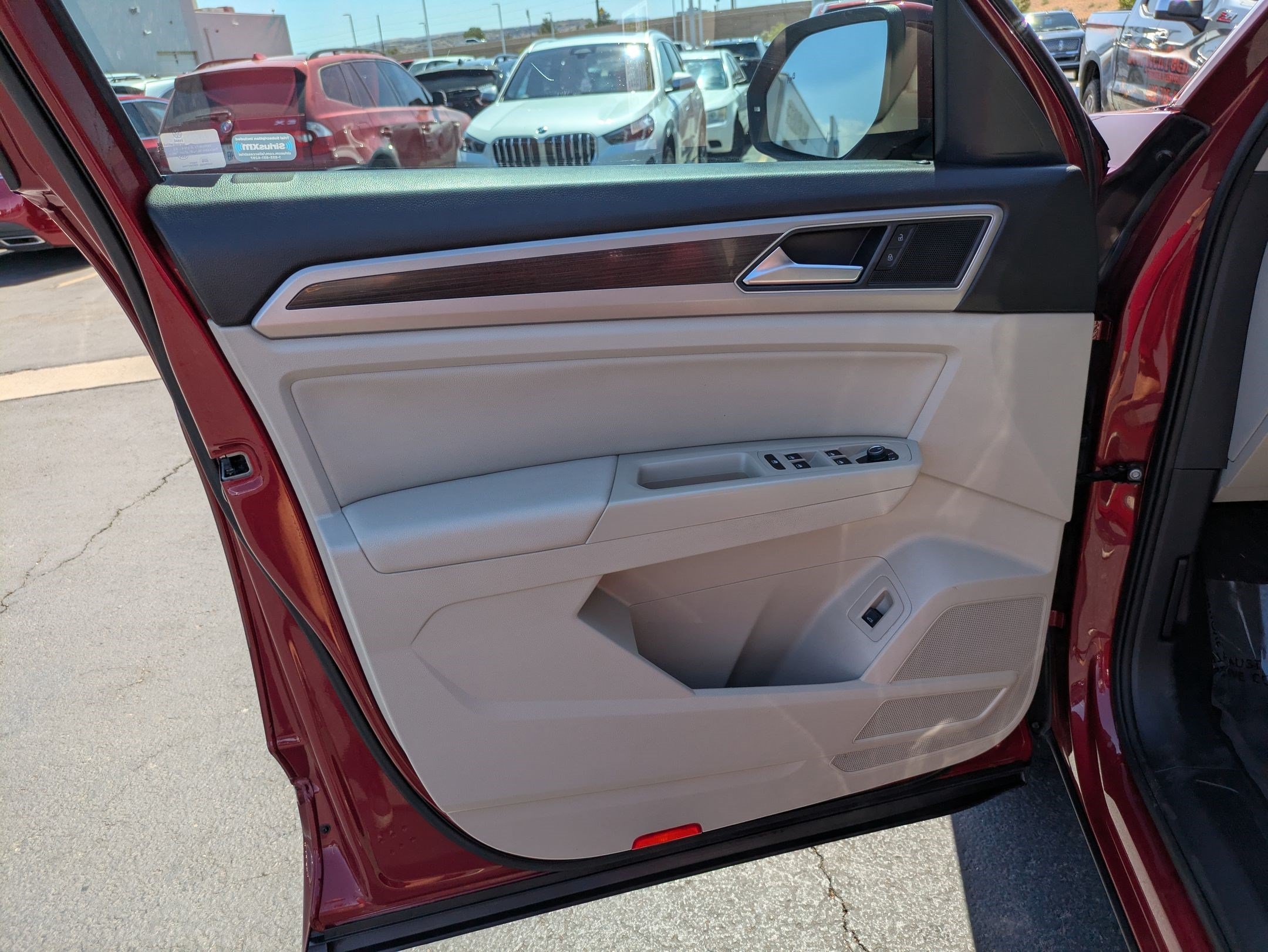 Used 2019 Fortana Red Metallic Volkswagen 3.6L V6 SE w/Technology R-Line image 11