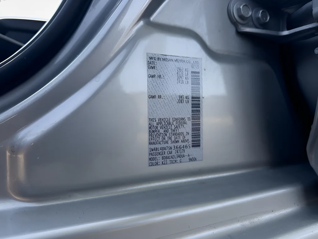 Used 2025 Silver Nissan 2.5 SV image 28