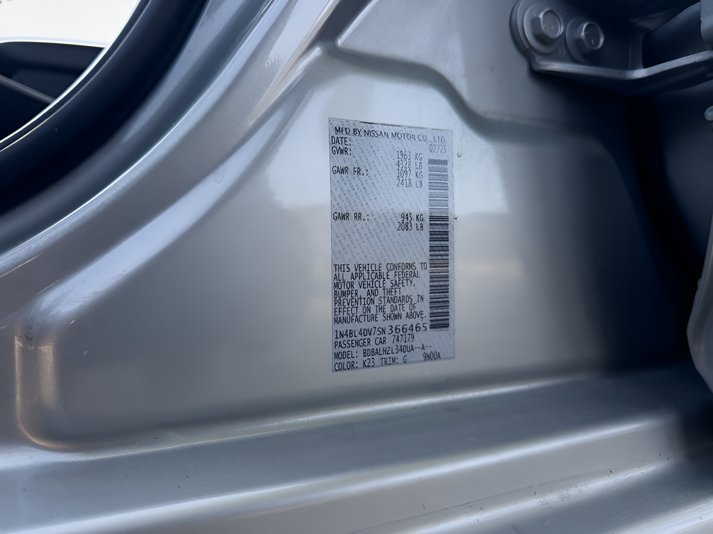 Used 2025 Silver Nissan 2.5 SV image 28