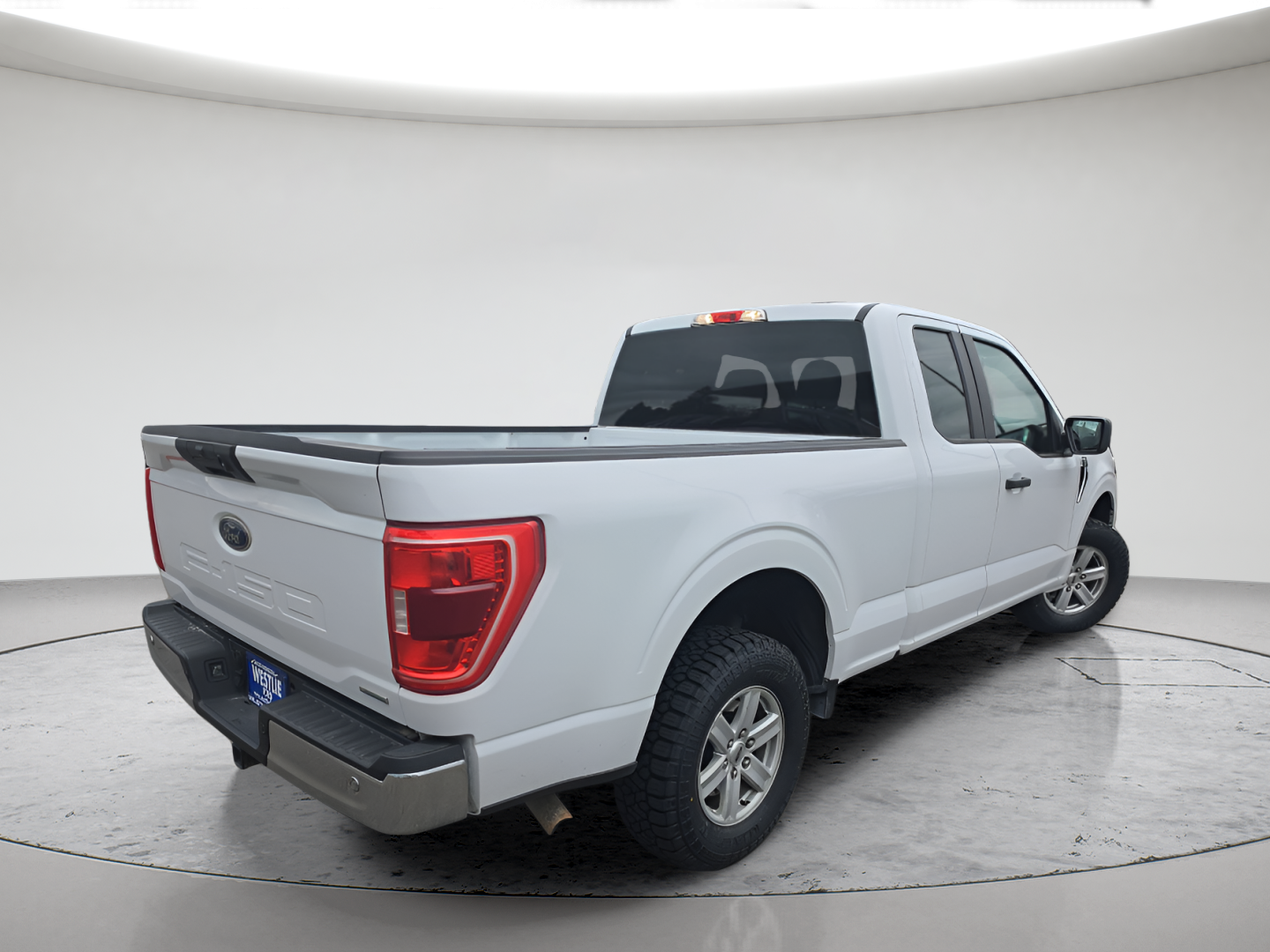 Used 2022 Oxford White Ford XLT image 4